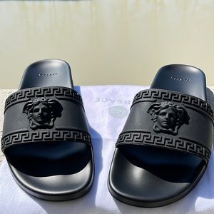 Versace
Palazzo Medusa pool slides